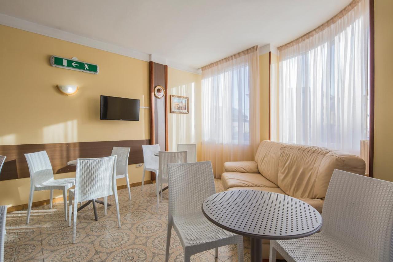Hotel Rosy Battipaglia Exteriör bild